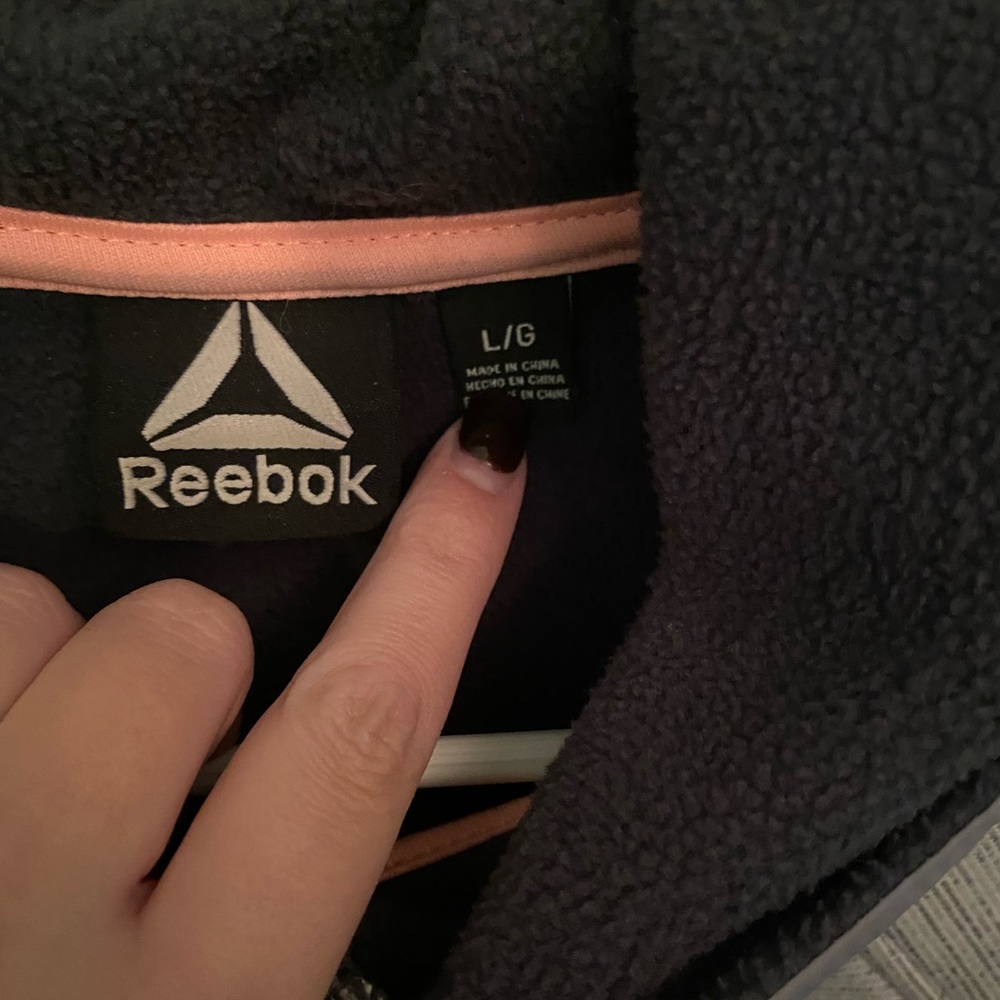 Woman’s Reebok jacket size large - Picture 3 of 4